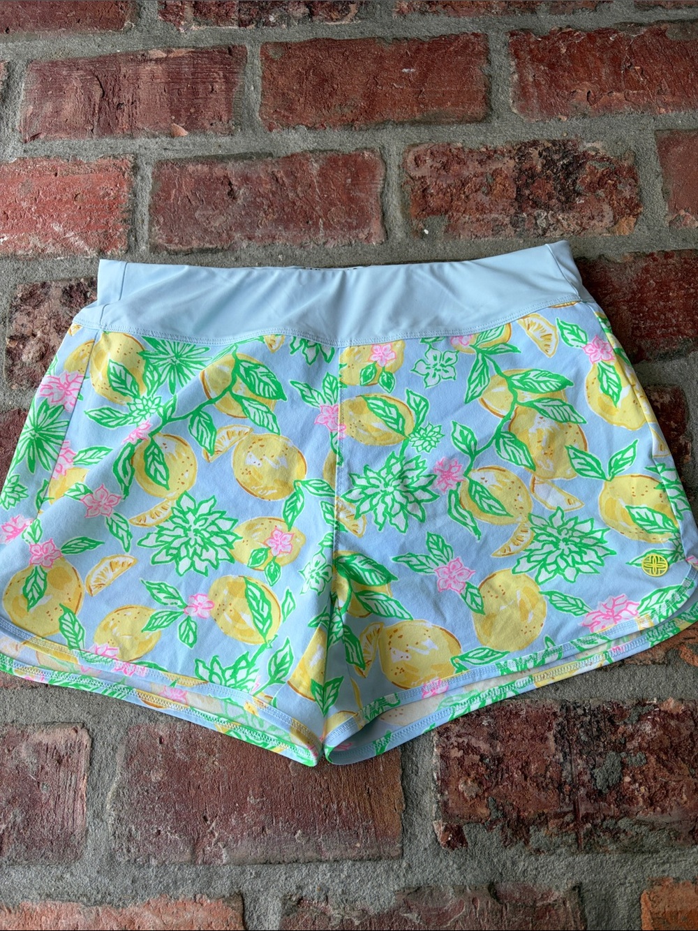 Lilly Pulitzer Luxletic Bicci Short in Make Lemonade XS EUC